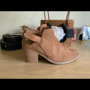 Cute booties! Worn once